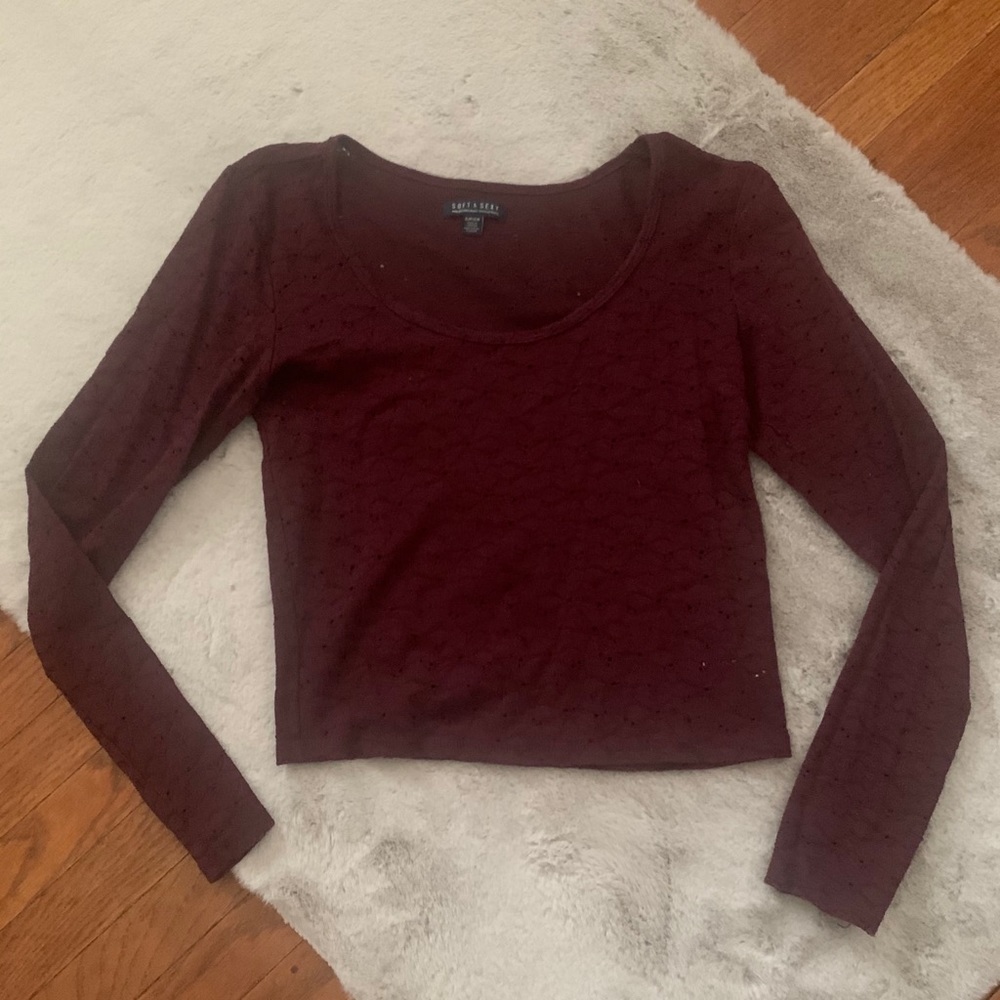 🦅 American Eagle cropped maroon lace shirt